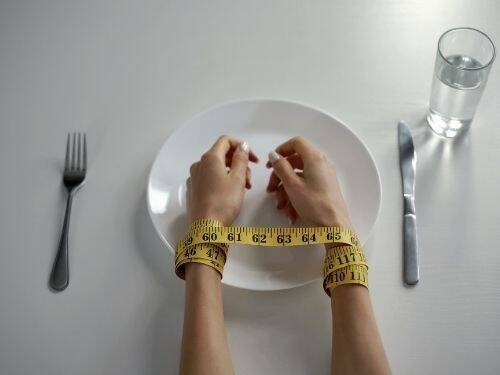 Jak radzić sobie z bulimią i radzić sobie z emocjonalnymi zmaganiami z jedzeniem