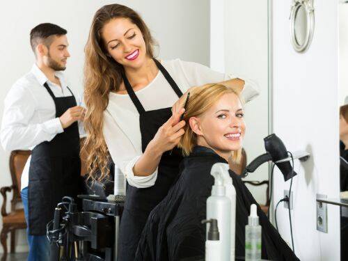 Najczęstsze błędy fryzjerskie - jak ich unikać